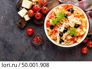 Minestrone, italian vegetarian soup with pasta and vegetables. Стоковое фото, агентство Ingram Publishing / Фотобанк Лори