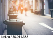 Trash placed in the tourist attraction of Singapore. Стоковое фото, агентство Ingram Publishing / Фотобанк Лори