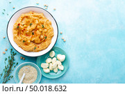 Hummus with chickpea and tahini, delicious and healthy protein vegan and vegetarian food, top view, flat lay. Стоковое фото, агентство Ingram Publishing / Фотобанк Лори