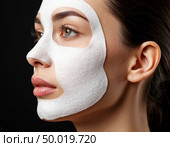 Cosmetic fabric mask on a woman's face. Стоковое AI-изображение, AI-художник Анна Никонорова / Фотобанк Лори