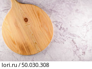 Top view of wooden cutting board on a gray marble background with space for text. Стоковое фото, агентство Ingram Publishing / Фотобанк Лори