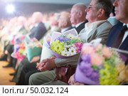 June 16, 2023. Belarus, Gomel. Public event. Spectators in the hall with flowers. Редакционное фото, фотограф Лазаренко Светлана / Фотобанк Лори