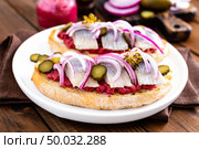 Delicious grilled sandwiches with herring, onion and beetroot sauce with horseradish on dark wooden rustic background. Danish cuisine. Стоковое фото, агентство Ingram Publishing / Фотобанк Лори