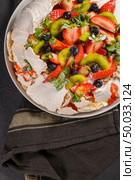 Pavlova cake with fresh blueberries, strawberries and kiwi. Стоковое фото, агентство Ingram Publishing / Фотобанк Лори