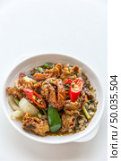 Fresh soft crabs cooked in black pepper sauce on white background. Стоковое фото, агентство Ingram Publishing / Фотобанк Лори