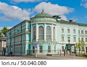 Картинная галерея Ильи Глазунова. Весенний день. Улица Волхонка, 13. Москва. Редакционное фото, фотограф E. O. / Фотобанк Лори