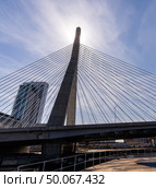 Boston Zakim bridge at Boston downtown MA USA. Стоковое фото, агентство Ingram Publishing / Фотобанк Лори