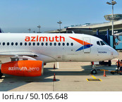 Sukhoi Superjet 100, в ливрее авиакомпании Azimuth (2021 год). Редакционное фото, фотограф Иван Синайко / Фотобанк Лори