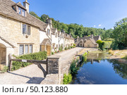 Castle Combe village in Cotswolds England UK. Стоковое фото, агентство Ingram Publishing / Фотобанк Лори