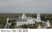Церкви, храмы и монастыри России: Никитский монастырь, Переславль-Залесский - пролет в диагональном направлении с верхней точки, вечер (2020 год). Стоковое видео, видеограф Александр Заречнев / Фотобанк Лори