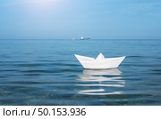 Paper toy ship and deep blue sea. Conceptual design. Стоковое фото, агентство Ingram Publishing / Фотобанк Лори