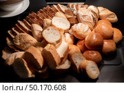 variety of bakery bread and rolls station in buffet line. Стоковое фото, агентство Ingram Publishing / Фотобанк Лори