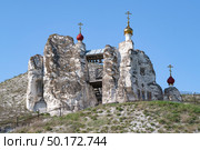 Вид на колокольню Костомаровского Спасского женского монастыря майским солнечным днем.  Воронежская область. Стоковое фото, фотограф Виктор Карасев / Фотобанк Лори