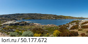Lagoa Comprida is the largest lake of Serra da Estrela Natural park, Portugal. Стоковое фото, агентство Ingram Publishing / Фотобанк Лори