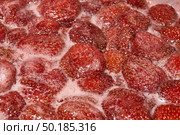 Homemade preparation of strawberry jam. Foam and juice when cooking strawberries. The process of making strawberry jam. Close-up of boiling strawberries. Стоковое фото, фотограф Андрей Жигальцов / Фотобанк Лори