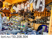 Валяные изделия для продажи на ярмарке в Мышкине. Редакционное фото, фотограф Владимир Шипикин / Фотобанк Лори
