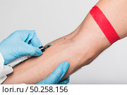 injecting syringe for vaccination. Стоковое фото, агентство Ingram Publishing / Фотобанк Лори