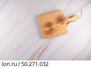 Top view of wooden cutting board on a gray marble background with space for text. Стоковое фото, агентство Ingram Publishing / Фотобанк Лори