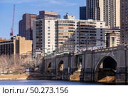 Tram Transportation to Cambridge side over bridge of Charles River with Cityscape of Boston Downtown skyscraper skylines office buildings. Boston is in Commonwealth of Massachusetts New England USA. Стоковое фото, агентство Ingram Publishing / Фотобанк Лори