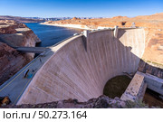 Glen Canyon Dam with Lake Powell in the Desert rural area of Page city Arizona, United States. USA Landmark environmental water resources reservoir and electricity concept. Стоковое фото, агентство Ingram Publishing / Фотобанк Лори