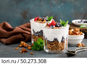 Layered blueberry and red currant parfait with chia yogurt, homemade oat granola and fresh berries for breakfast. Стоковое фото, агентство Ingram Publishing / Фотобанк Лори
