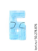 Figure 6, six handmade from medical antibacterial protective blue face masks on a white background, copy space. Creative typeface for making up new numerical information.. Number six made from protective medical masks on a white background. Стоковое фото, агентство Ingram Publishing / Фотобанк Лори