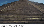 Chichen Itza Pyramid Kukulcan Stone Stairs. Стоковое видео, видеограф Поскребышев Михаил / Фотобанк Лори