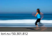 Motion efect picture of girl running on the beach. Стоковое фото, агентство Ingram Publishing / Фотобанк Лори
