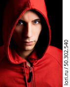Fashion portrait of a young guy wearing a red cap. Стоковое фото, агентство Ingram Publishing / Фотобанк Лори