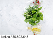 Bunch of aromatic herbs in mortar on kitchen table. Стоковое фото, агентство Ingram Publishing / Фотобанк Лори