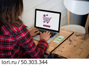 Online shopping website on laptop screen with female hands typing. Freedom shopping e-commerce. Стоковое фото, агентство Ingram Publishing / Фотобанк Лори