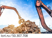 Crane grab scrap. Стоковое фото, агентство Ingram Publishing / Фотобанк Лори