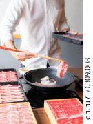 Cooking of japanese wagyu beef Sukiyaki set. Стоковое фото, агентство Ingram Publishing / Фотобанк Лори