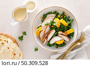 Chicken salad with corncobs and green beans. Стоковое фото, агентство Ingram Publishing / Фотобанк Лори
