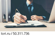 business signing approve successful concept, business man signing contract making a deal achieving business success. Стоковое фото, агентство Ingram Publishing / Фотобанк Лори