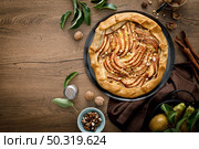 Almond waffles with nuts, ricotta cheese and fresh blueberries, healthy food, breakfast. Waffles with berries. Стоковое фото, агентство Ingram Publishing / Фотобанк Лори