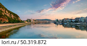 View on Elizabeth bridge and Budavari palace on Danube in Budapest at sunset. Стоковое фото, агентство Ingram Publishing / Фотобанк Лори