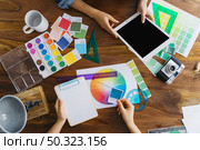 artists working desk. Стоковое фото, агентство Ingram Publishing / Фотобанк Лори