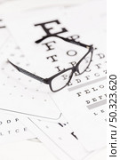 close up corrective spectacle snellen chart. Стоковое фото, агентство Ingram Publishing / Фотобанк Лори