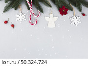 green fir tree branches with candy canes toys. Стоковое фото, агентство Ingram Publishing / Фотобанк Лори