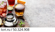 high angle mix alcoholic drinks with copy space. Стоковое фото, агентство Ingram Publishing / Фотобанк Лори