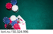jack spade heart ace card with casino chips green poker table. Стоковое фото, агентство Ingram Publishing / Фотобанк Лори