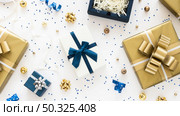 top view composition wrapped presents. Resolution and high quality beautiful photo. top view composition wrapped presents. High quality and resolution beautiful photo concept. Стоковое фото, агентство Ingram Publishing / Фотобанк Лори