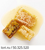 top view honeycombs honey. Resolution and high quality beautiful photo. top view honeycombs honey. High quality and resolution beautiful photo concept. Стоковое фото, агентство Ingram Publishing / Фотобанк Лори