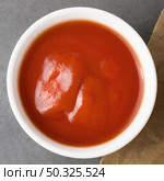 top view ketchup sauce bowl. Resolution and high quality beautiful photo. top view ketchup sauce bowl. High quality and resolution beautiful photo concept. Стоковое фото, агентство Ingram Publishing / Фотобанк Лори
