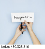 quit bad habit concept with scissors. Resolution and high quality beautiful photo. quit bad habit concept with scissors. High quality beautiful photo concept. Стоковое фото, агентство Ingram Publishing / Фотобанк Лори