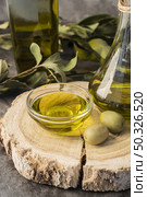 close up organic olive oil olives. Resolution and high quality beautiful photo. close up organic olive oil olives. High quality beautiful photo concept. Стоковое фото, агентство Ingram Publishing / Фотобанк Лори