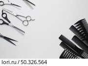 comb scissor set copy space. Resolution and high quality beautiful photo. comb scissor set copy space. High quality beautiful photo concept. Стоковое фото, агентство Ingram Publishing / Фотобанк Лори
