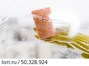 woman cleaning window with sponge. High resolution photo. woman cleaning window with sponge. High quality photo. Стоковое фото, агентство Ingram Publishing / Фотобанк Лори
