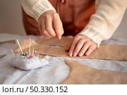 tailor woman using needle thread sew. High resolution photo. tailor woman using needle thread sew. High quality photo. Стоковое фото, агентство Ingram Publishing / Фотобанк Лори